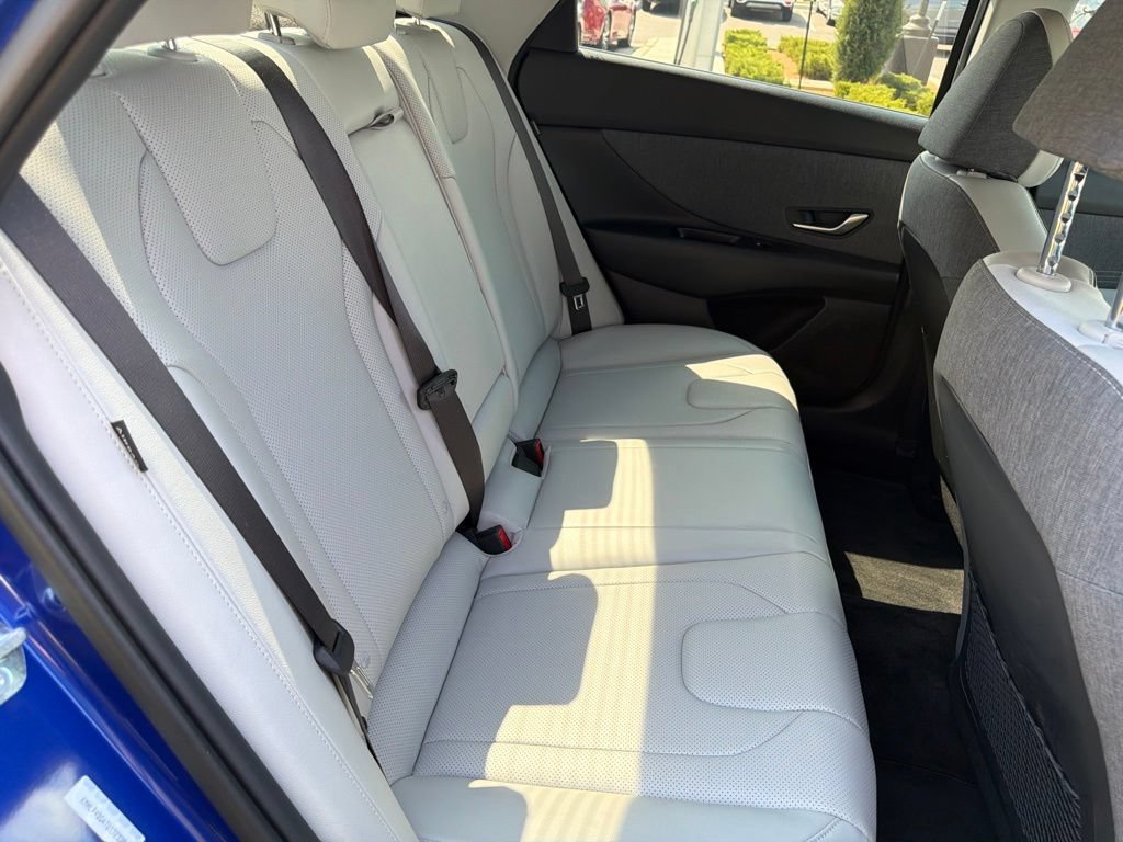 Certified 2026 Hyundai Elantra Limited FWD image 17