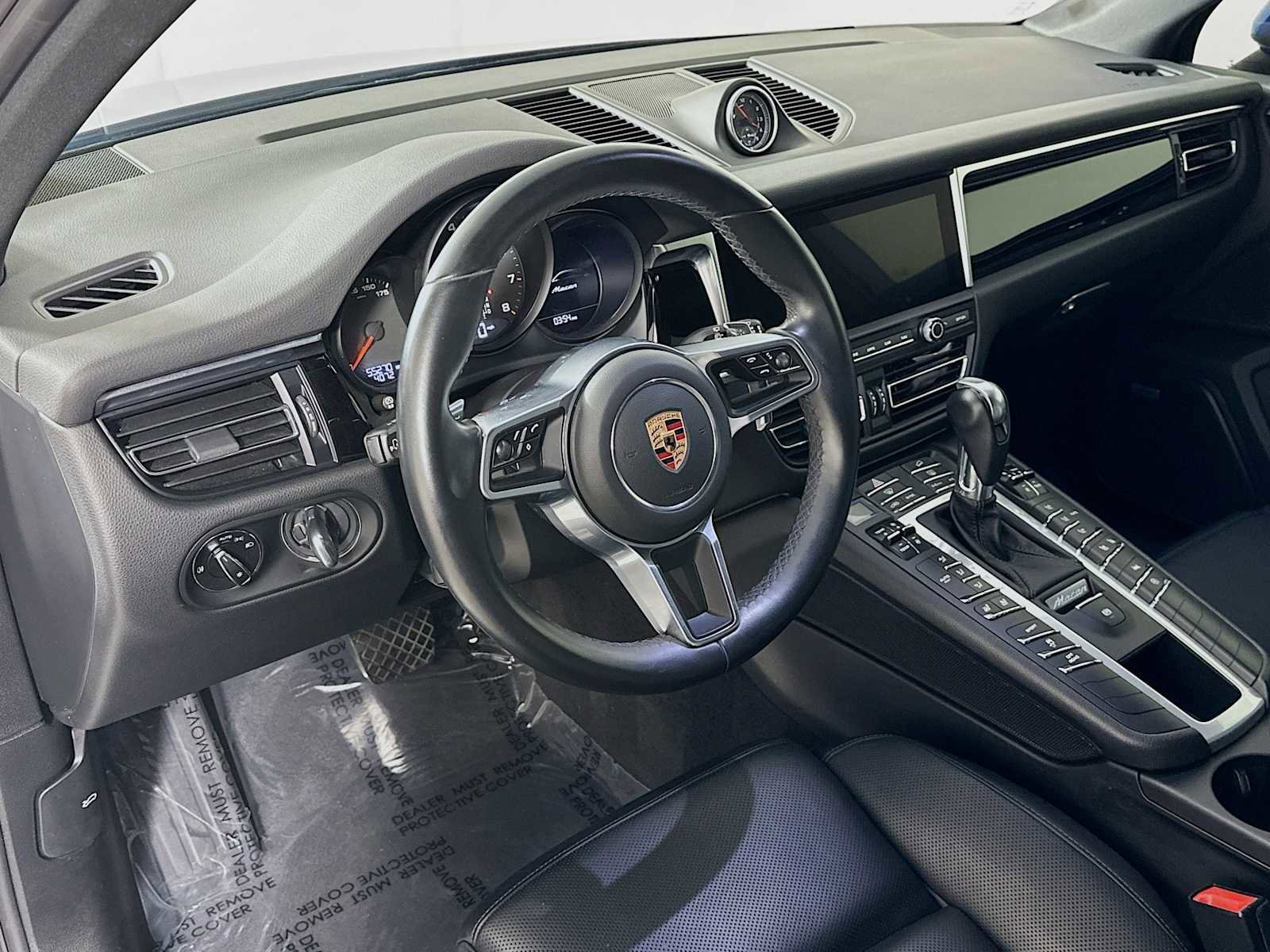 Certified 2020 Porsche Macan image 4