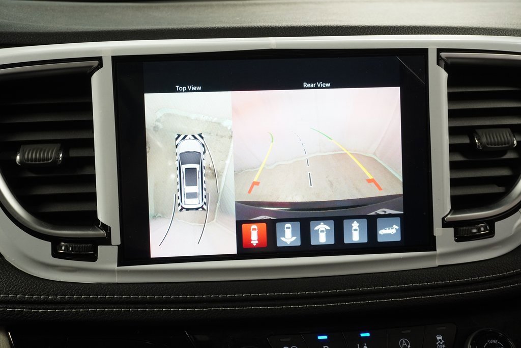 New 2023 Chrysler Pacifica Limited w/ Uconnect Theater Family Group image 25