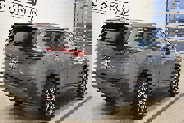 Used 2023 Nissan Rogue SV image 4