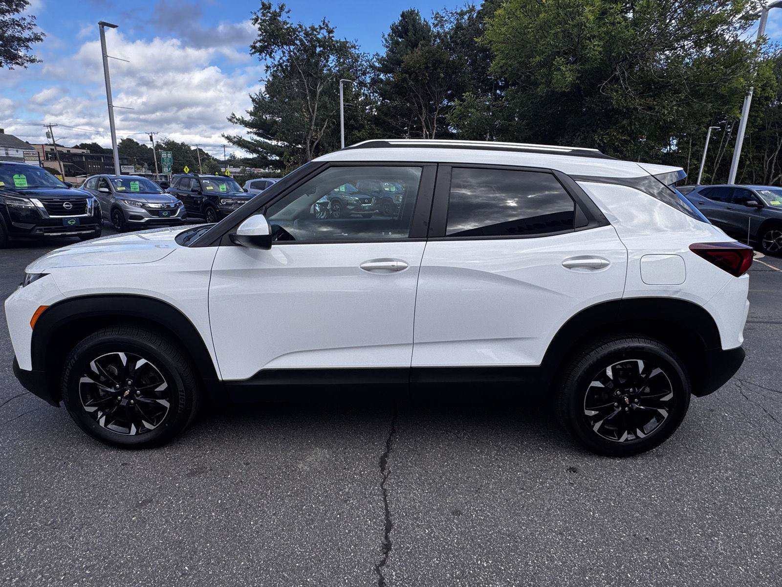 Certified 2022 Chevrolet TrailBlazer LT w/ Driver Confidence Package AWD/4WD image 4