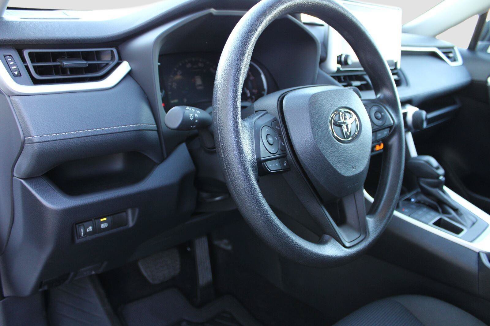 Certified 2024 Toyota RAV4 LE AWD/4WD image 17