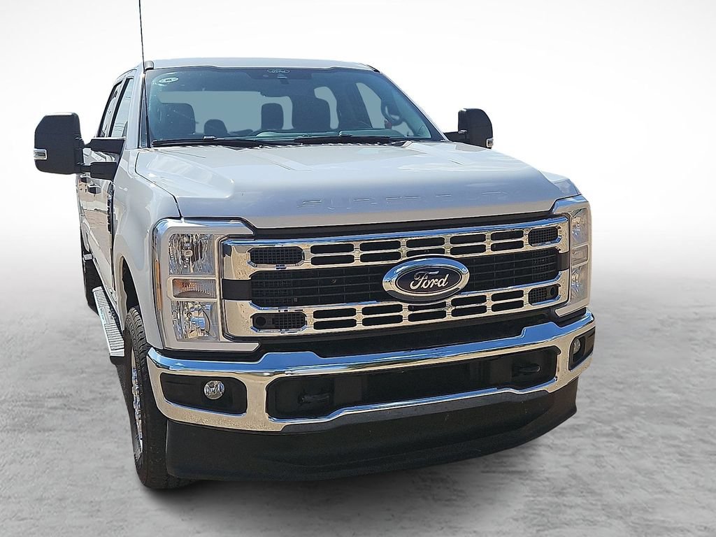 Used 2025 Ford F250 XLT AWD/4WD image 2