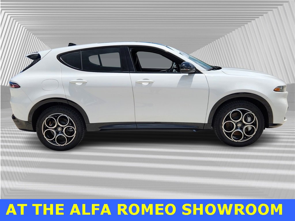 Used 2025 Alfa Romeo Tonale w/ Premium Package image 3