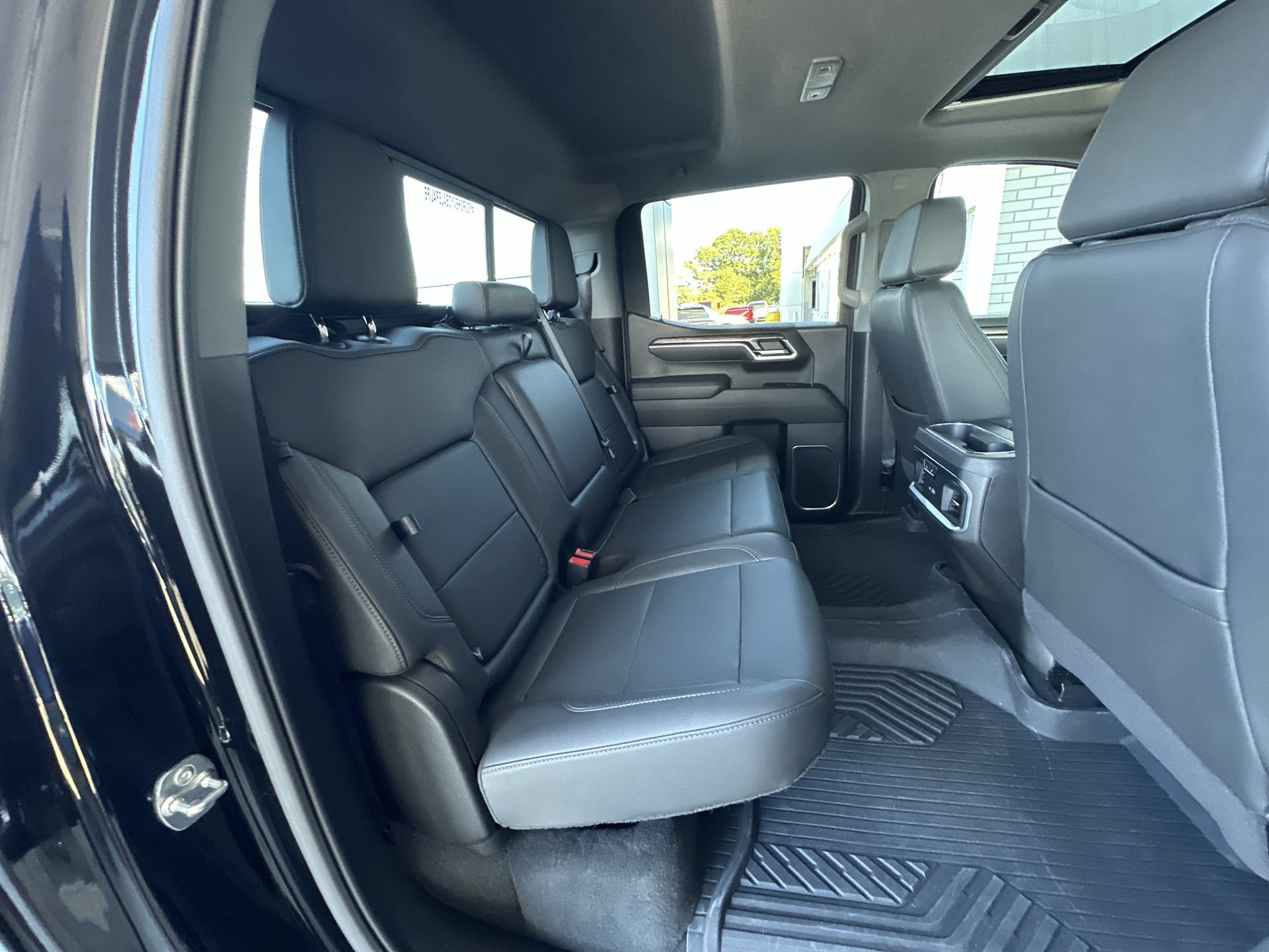 Certified 2025 Chevrolet Silverado 1500 LTZ AWD/4WD image 27