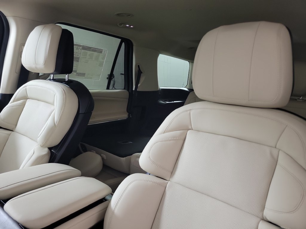 New 2027 Lincoln Navigator Premiere RWD image 19