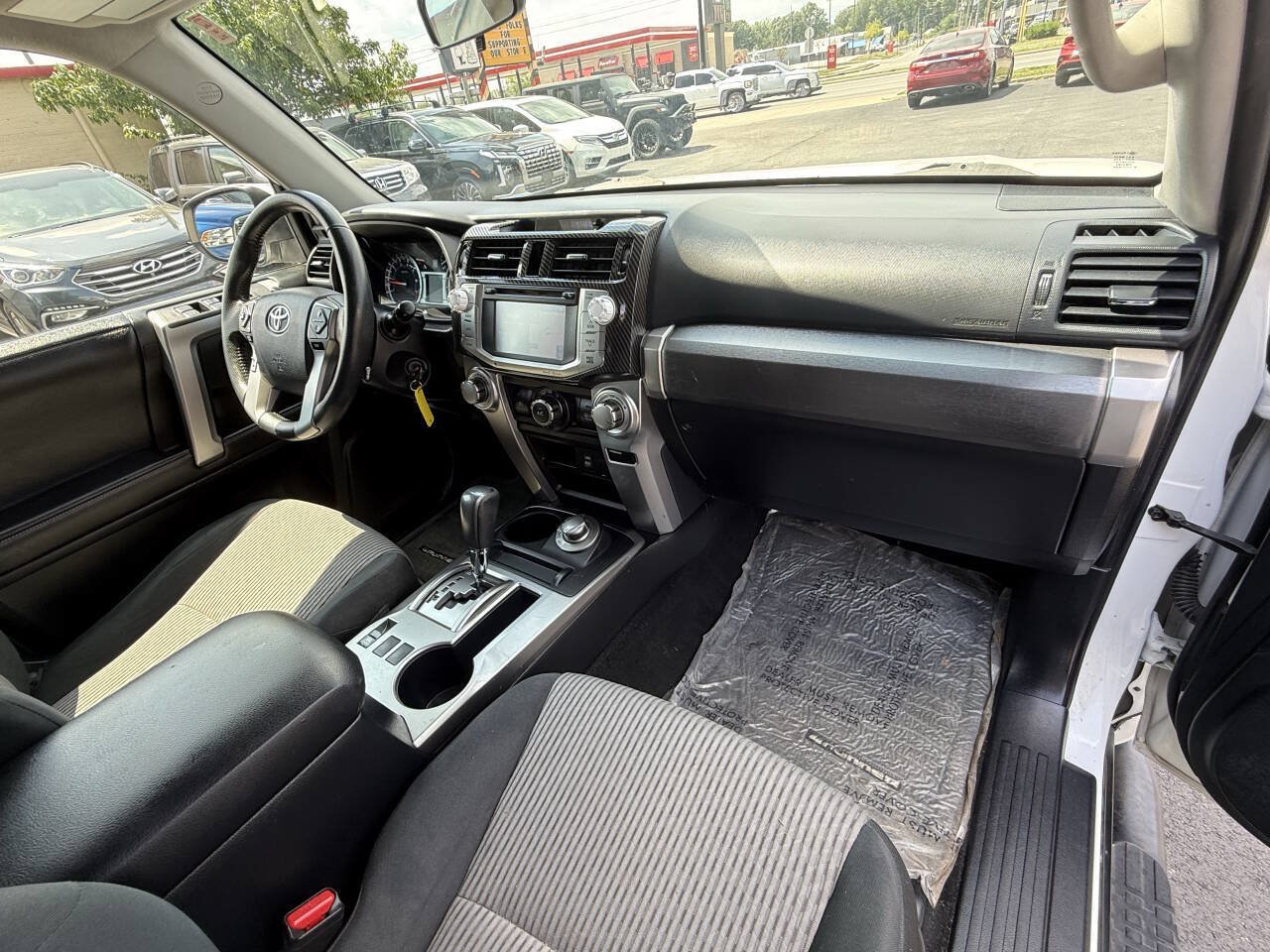 Used 2017 Toyota 4Runner SR5 AWD/4WD image 23