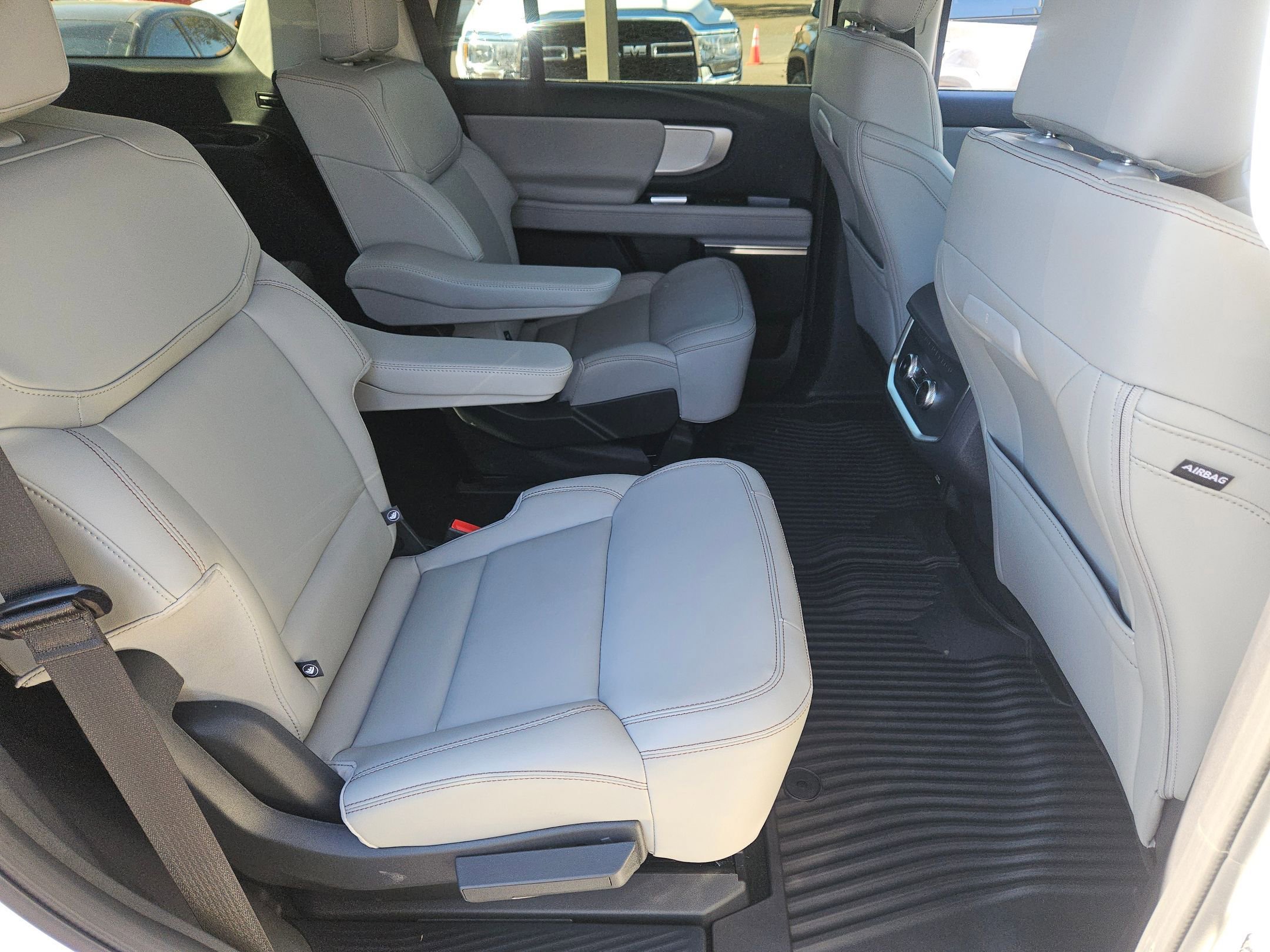 New 2025 Ford Expedition Active image 29