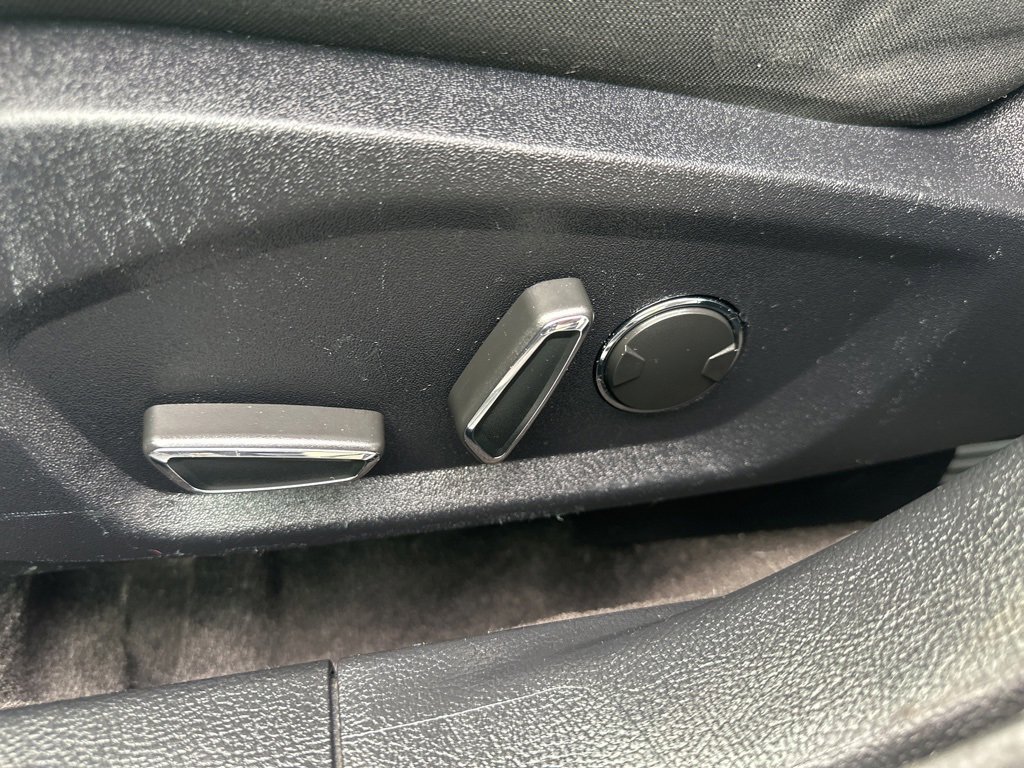 Used 2020 Ford Fusion SE image 24