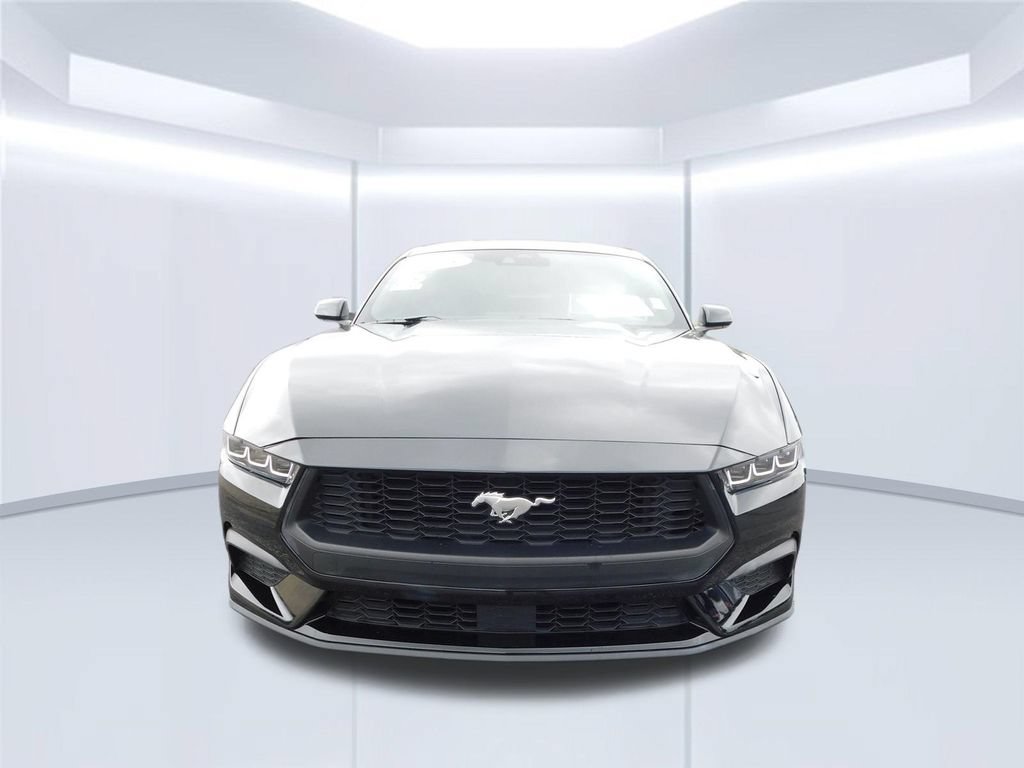 Used 2025 Ford Mustang Coupe RWD image 8