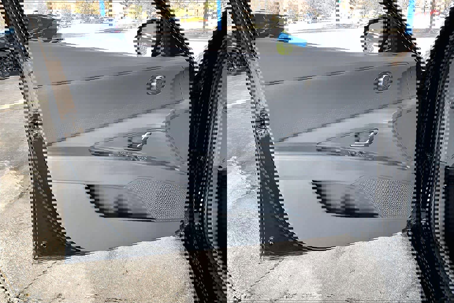 Used 2023 Hyundai Elantra SEL w/ Preferred Accessory Package image 21