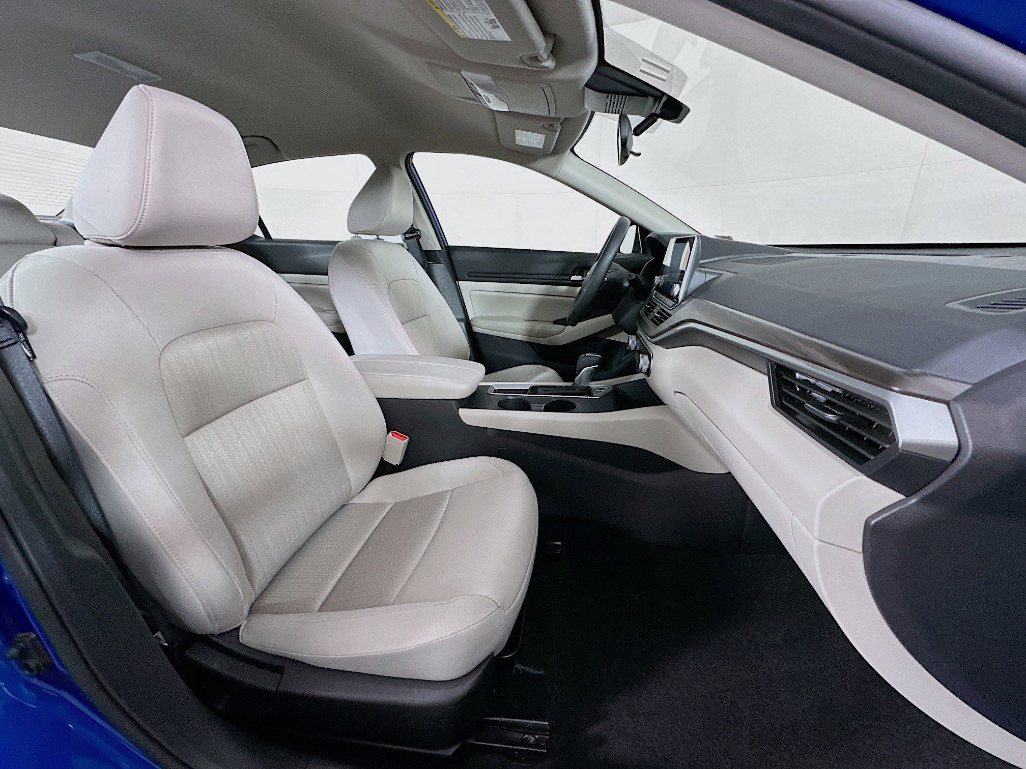 Used 2025 Nissan Altima 2.5 SV image 29