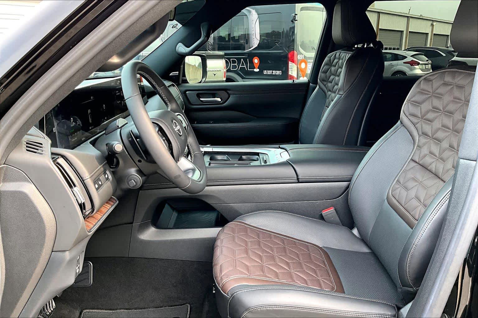 Used 2025 Nissan Armada Platinum Reserve AWD/4WD image 10