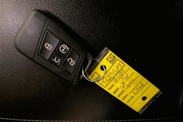Used 2024 Volkswagen Tiguan SE R-Line w/ MDO Package, Three-Row image 11