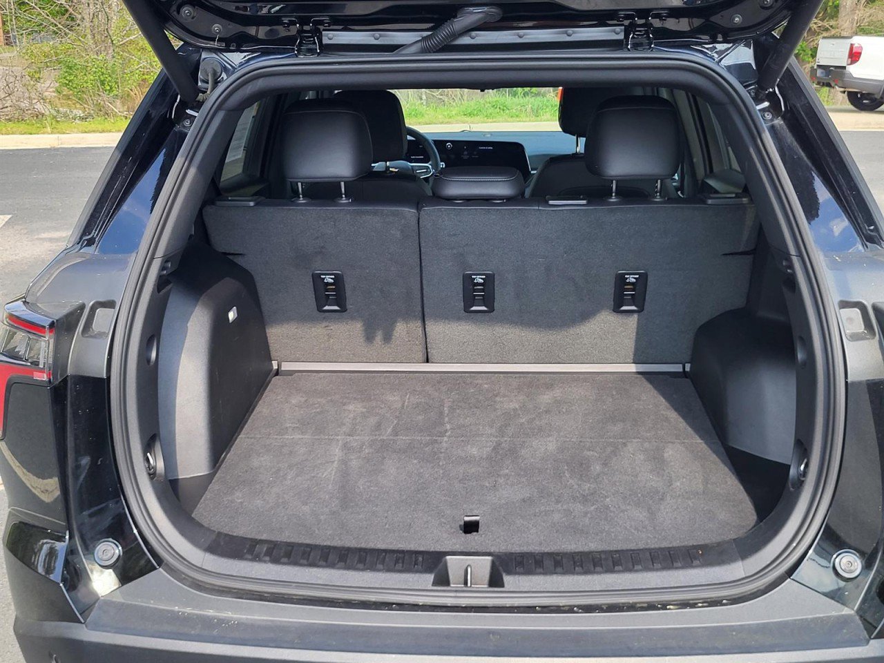 Used 2025 Chevrolet Equinox LT w/ Convenience Package II image 4