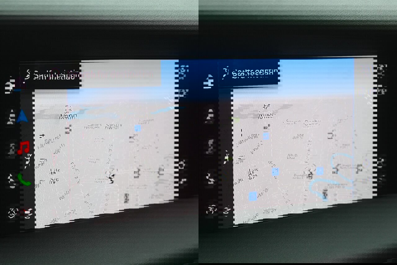 Used 2022 Porsche Taycan image 10