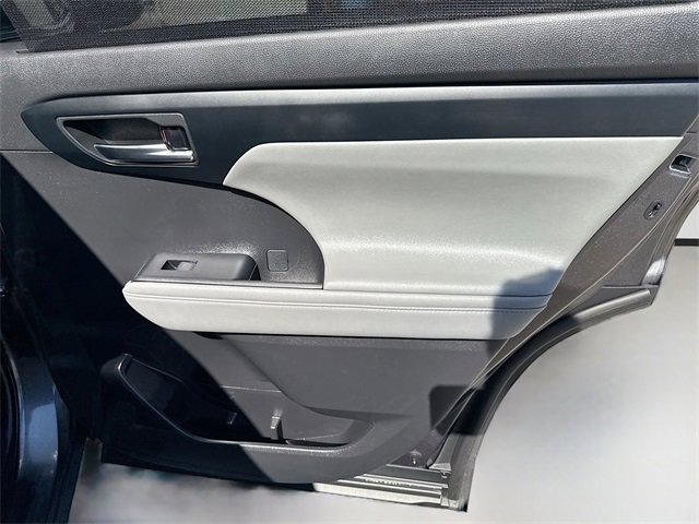 Used 2022 Toyota Highlander XLE image 30