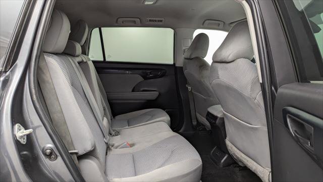 Used 2022 Toyota Highlander L image 18