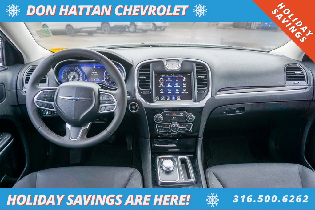 Used 2023 Chrysler 300 Touring w/ Sport Appearance Package image 4