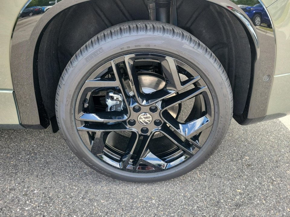 New 2026 Volkswagen Tiguan SE R-Line FWD image 25