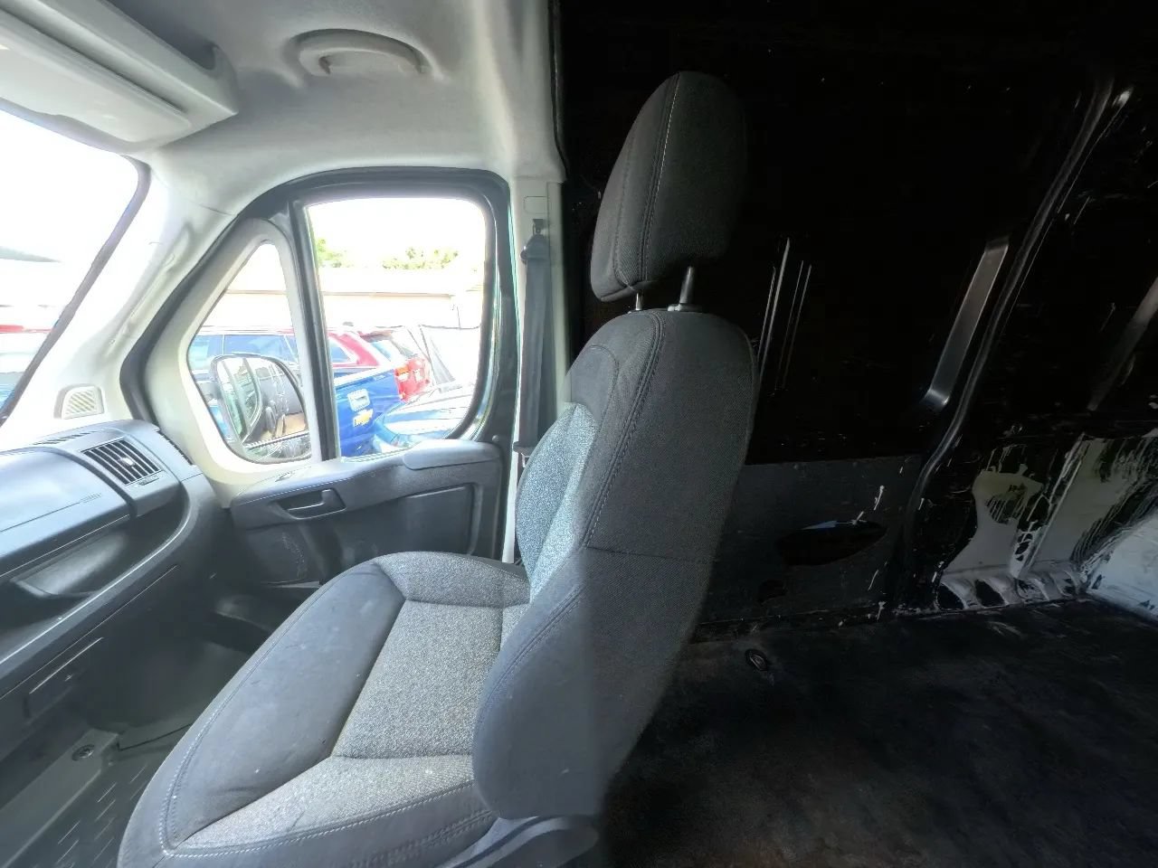 Used 2017 RAM ProMaster 2500 w/ Premium Appearance Group FWD image 24