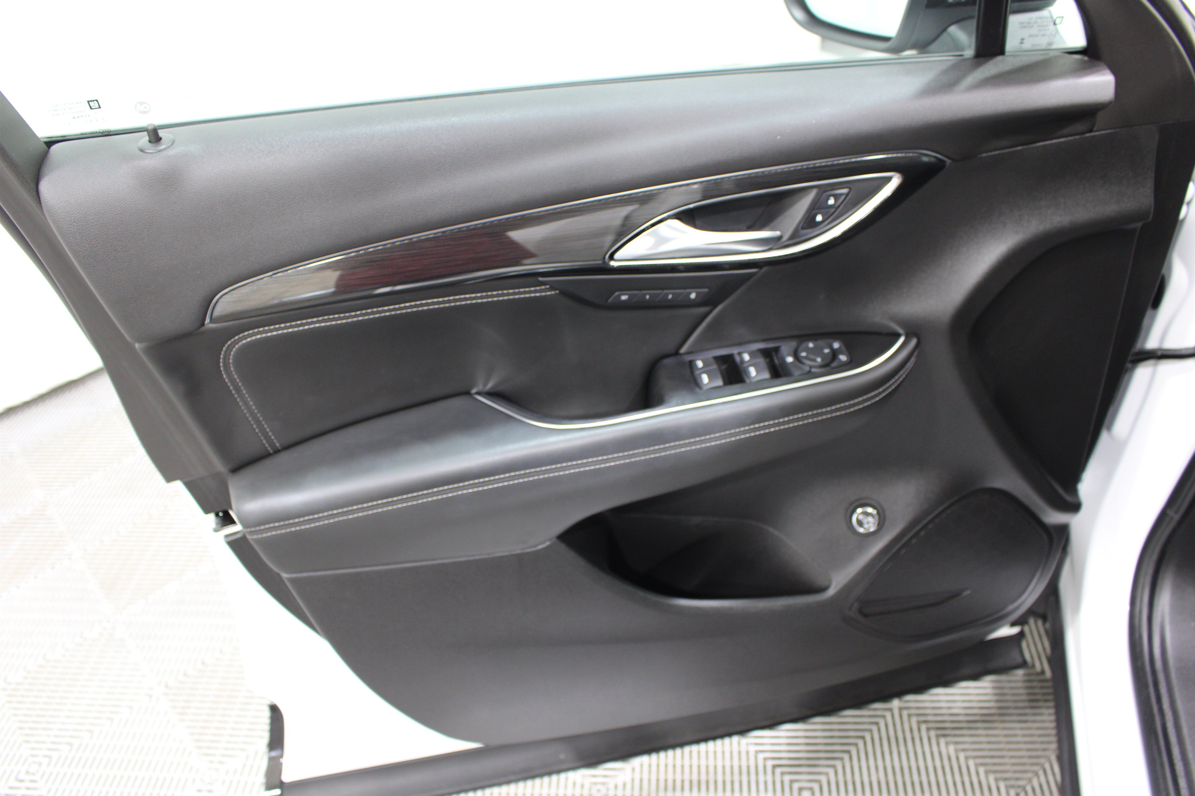 Used 2023 Buick Envision Essence AWD/4WD image 6
