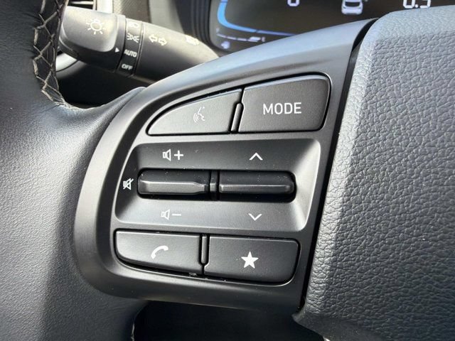 Used 2025 Hyundai Venue SEL FWD image 25