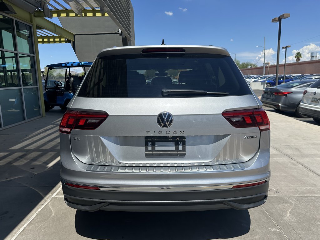 Used 2022 Volkswagen Tiguan SE w/ Panoramic Sunroof Package AWD/4WD image 11