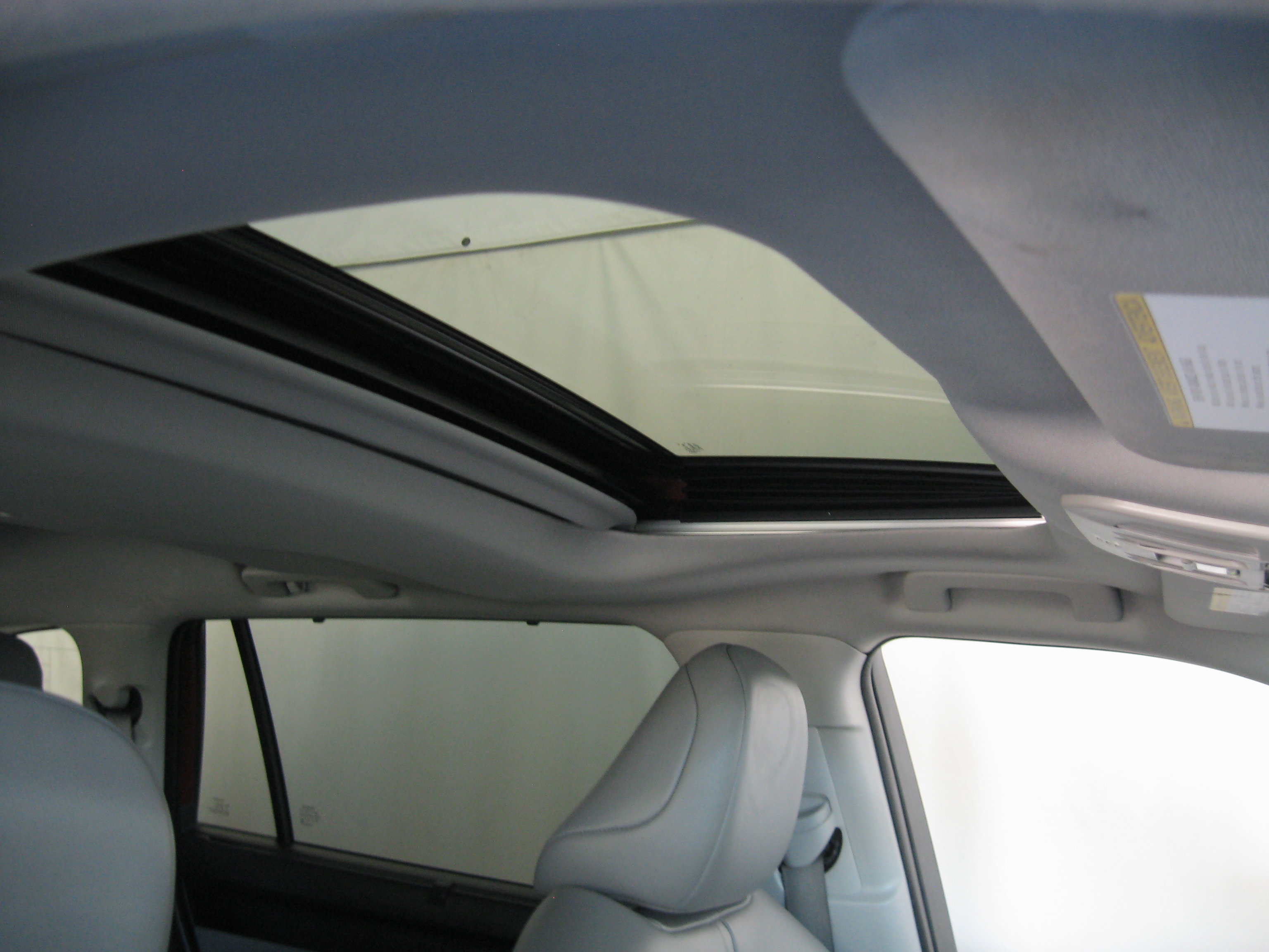 Used 2022 Toyota Highlander XLE image 3