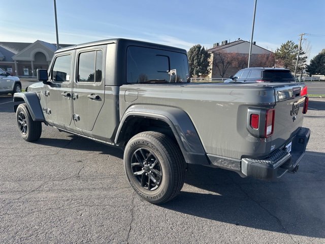 Used 2022 Jeep Gladiator Sport image 6