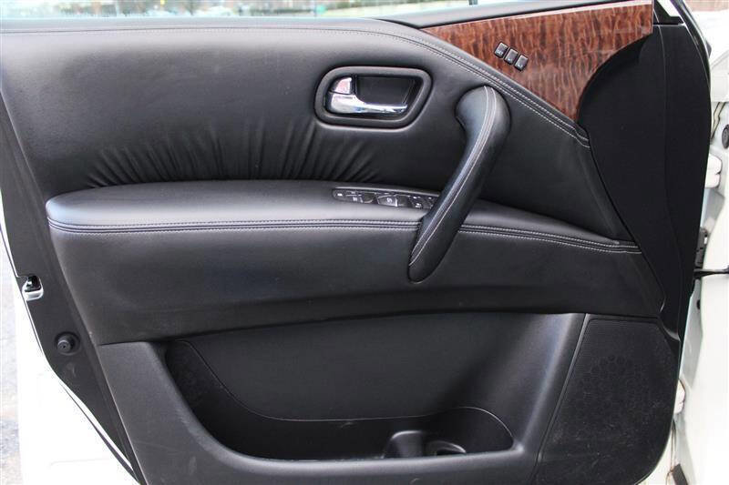 Used 2018 Nissan Armada Platinum w/ Interior Lighting Package image 13