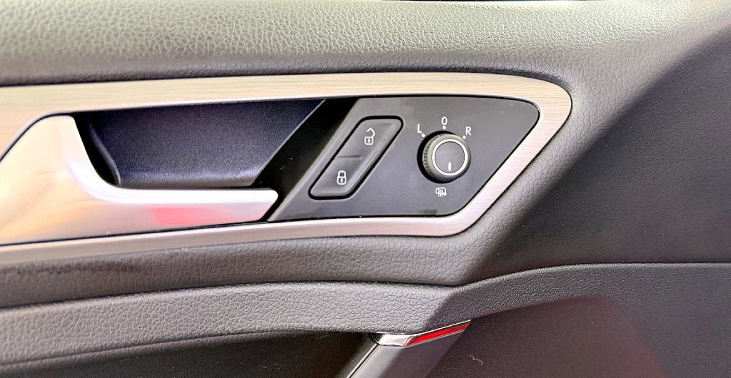 Used 2015 Volkswagen Golf SE w/ Lighting Package image 36