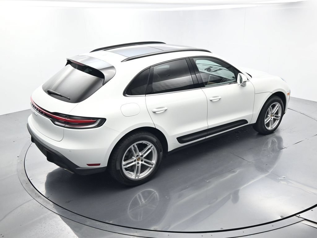 Certified 2022 Porsche Macan AWD/4WD image 39