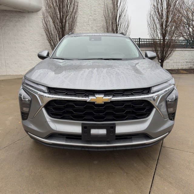 Used 2025 Chevrolet Trax LT w/ LT Convenience Package image 8