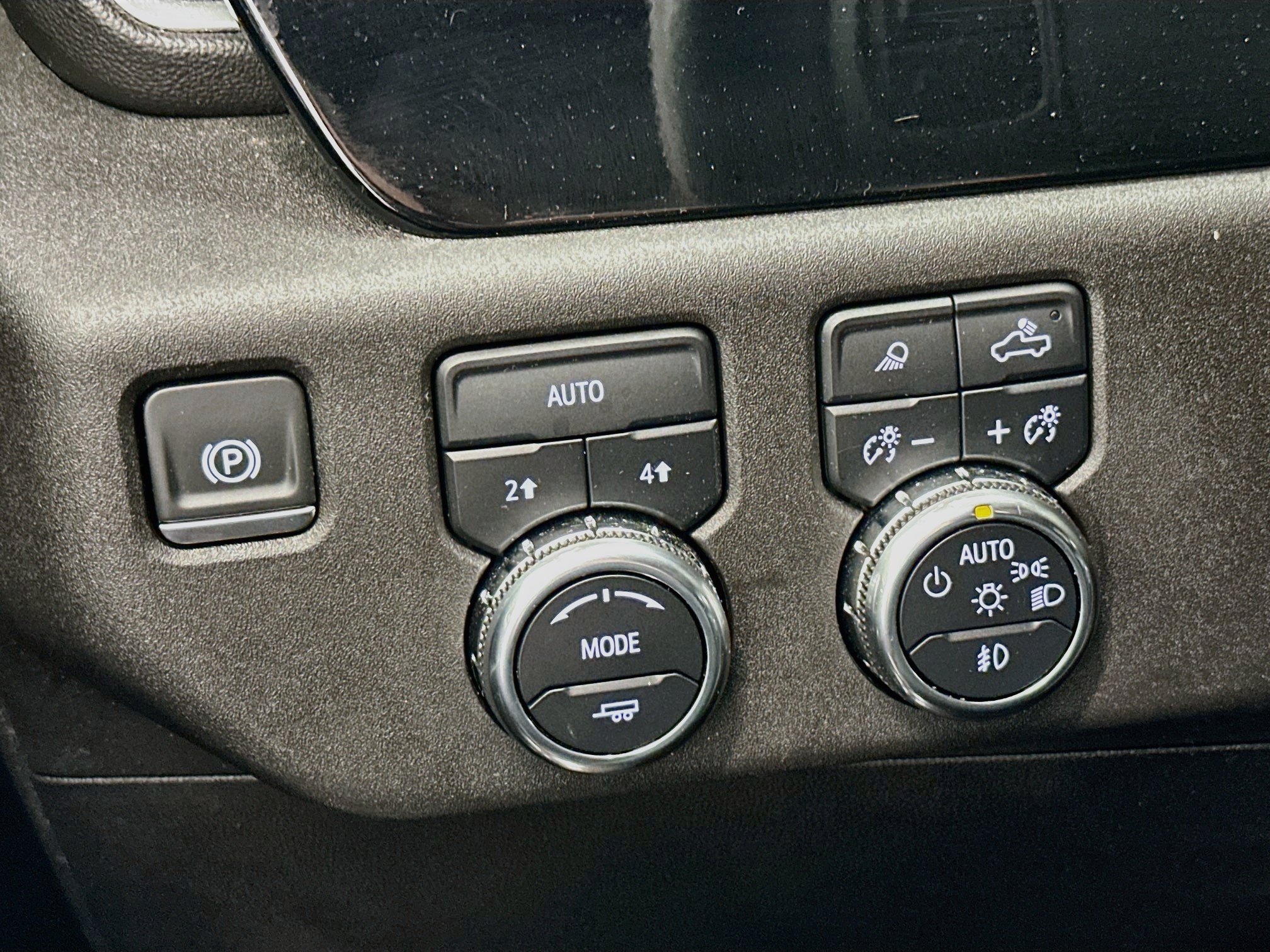 Used 2025 GMC Sierra 1500 SLT AWD/4WD image 17