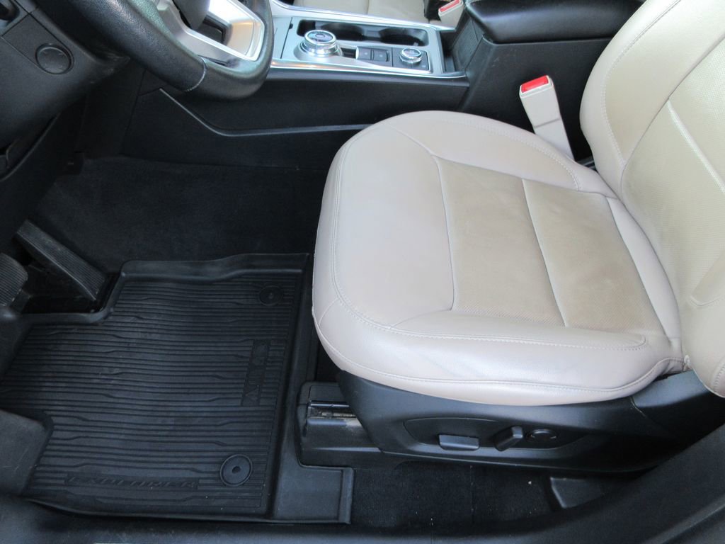 Used 2022 Ford Explorer Limited w/ Equipment Group 301A AWD/4WD image 22