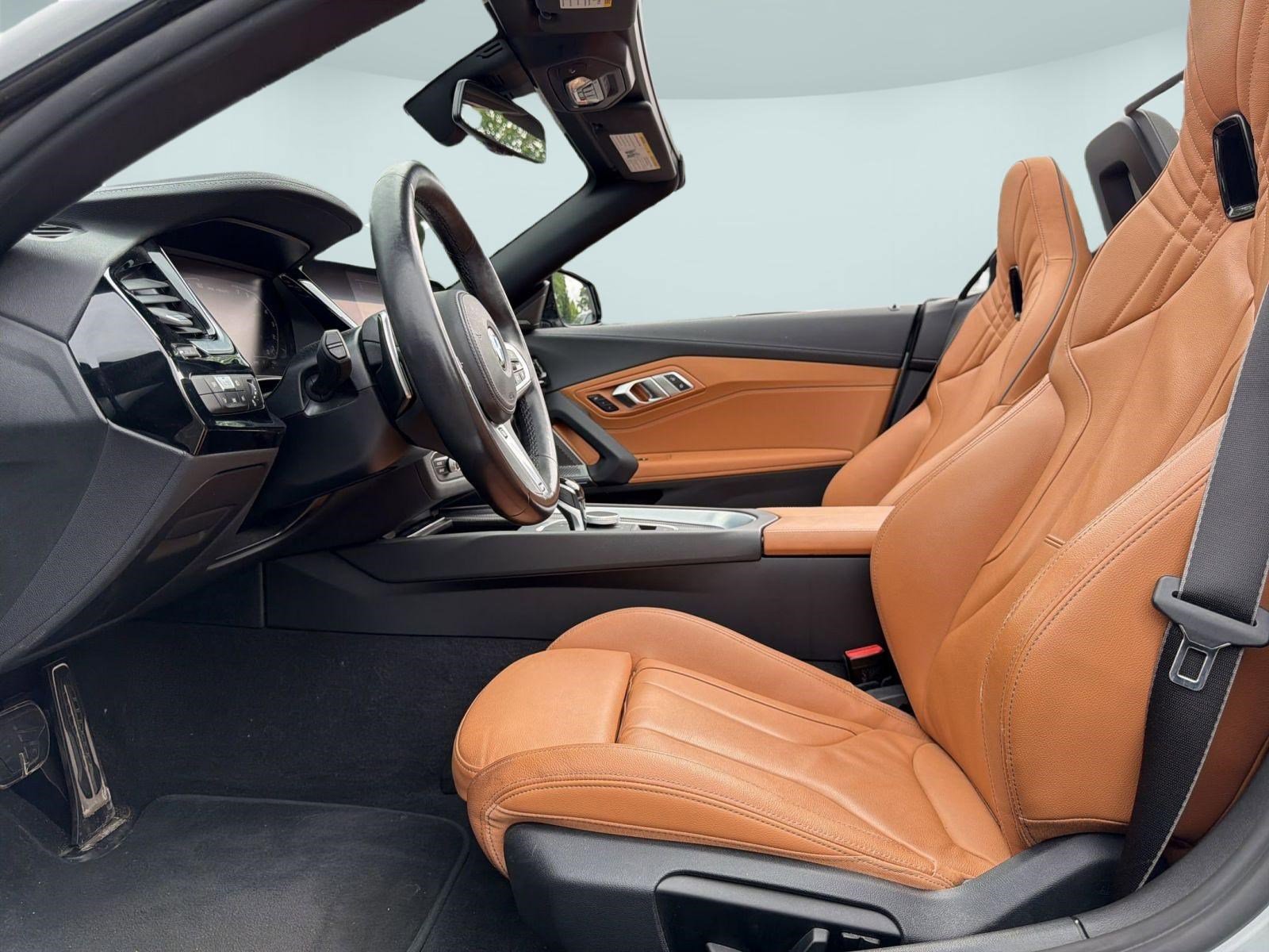 Used 2021 BMW Z4 M40i w/ Executive Package RWD image 5
