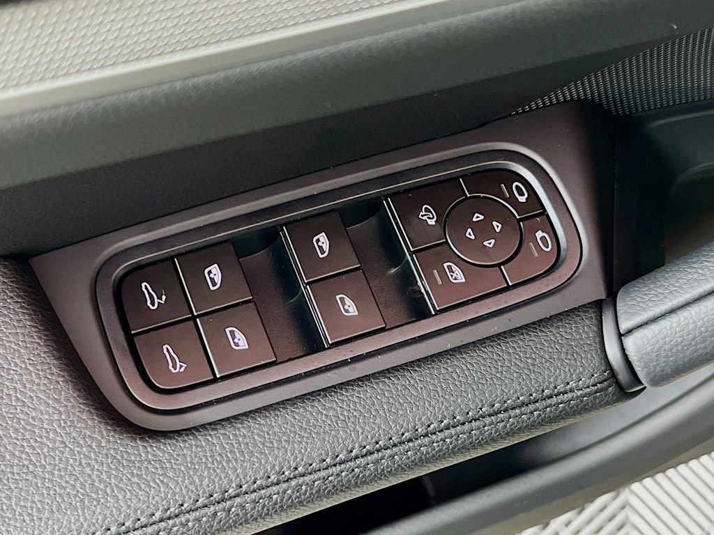 New 2026 Porsche Cayenne image 20