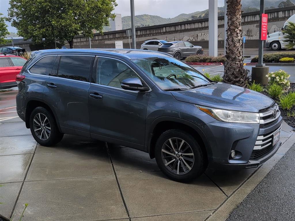 Used 2017 Toyota Highlander XLE AWD/4WD image 5