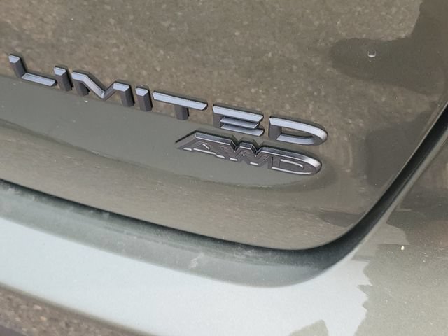 New 2027 Chrysler Pacifica Limited w/ Family Tech Group AWD/4WD image 6