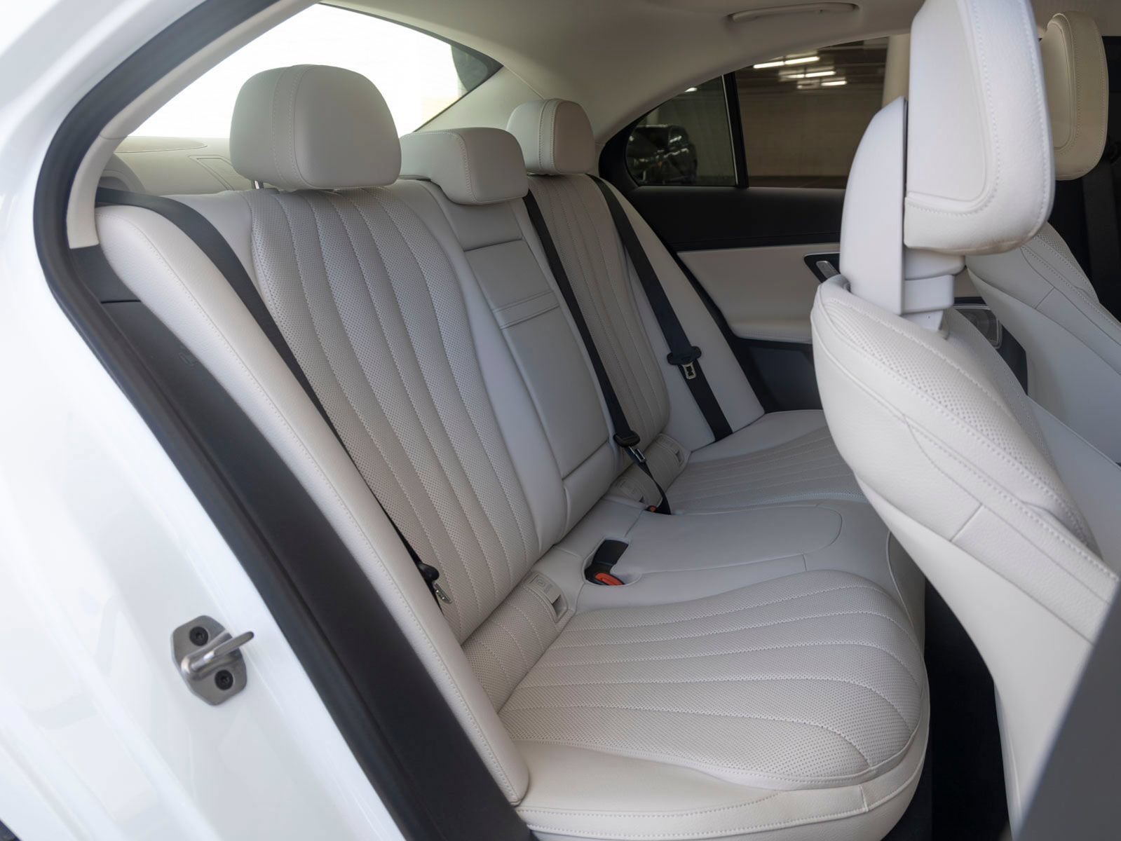 New 2026 Mercedes-Benz E 450 4MATIC Sedan image 23
