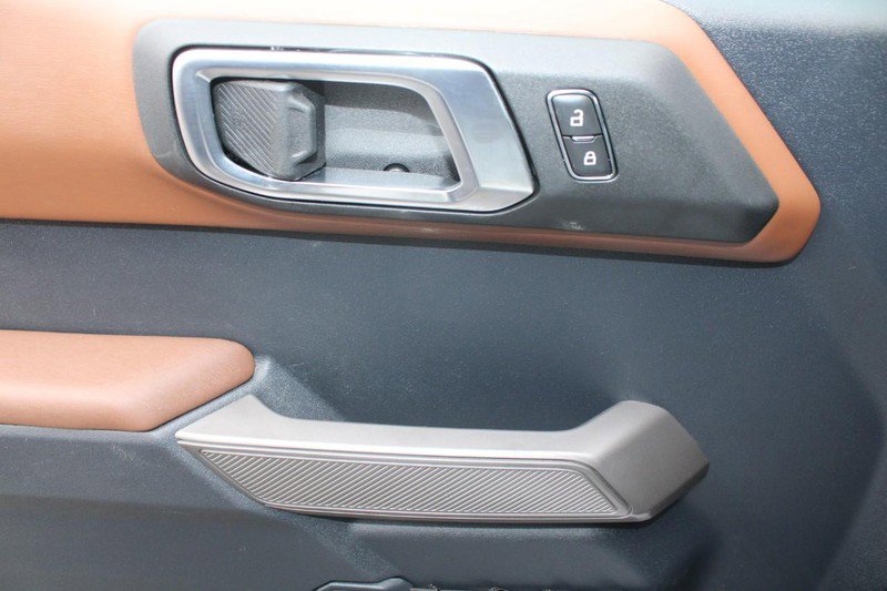 Used 2023 Ford Bronco Outer Banks image 10