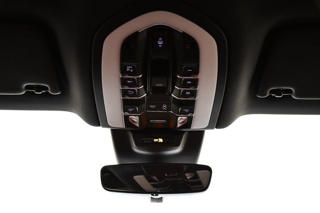 Used 2025 Porsche Macan image 20