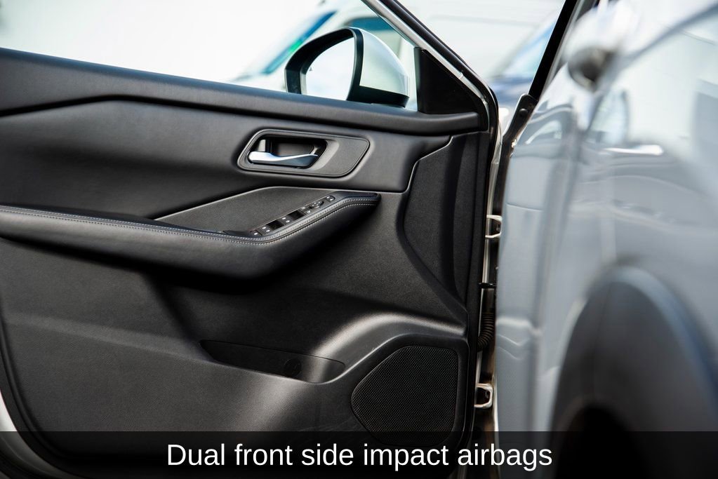 Used 2024 Nissan Rogue SV image 11