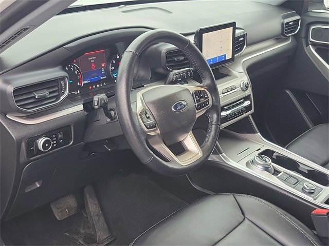 Used 2022 Ford Explorer XLT w/ Equipment Group 202A image 9