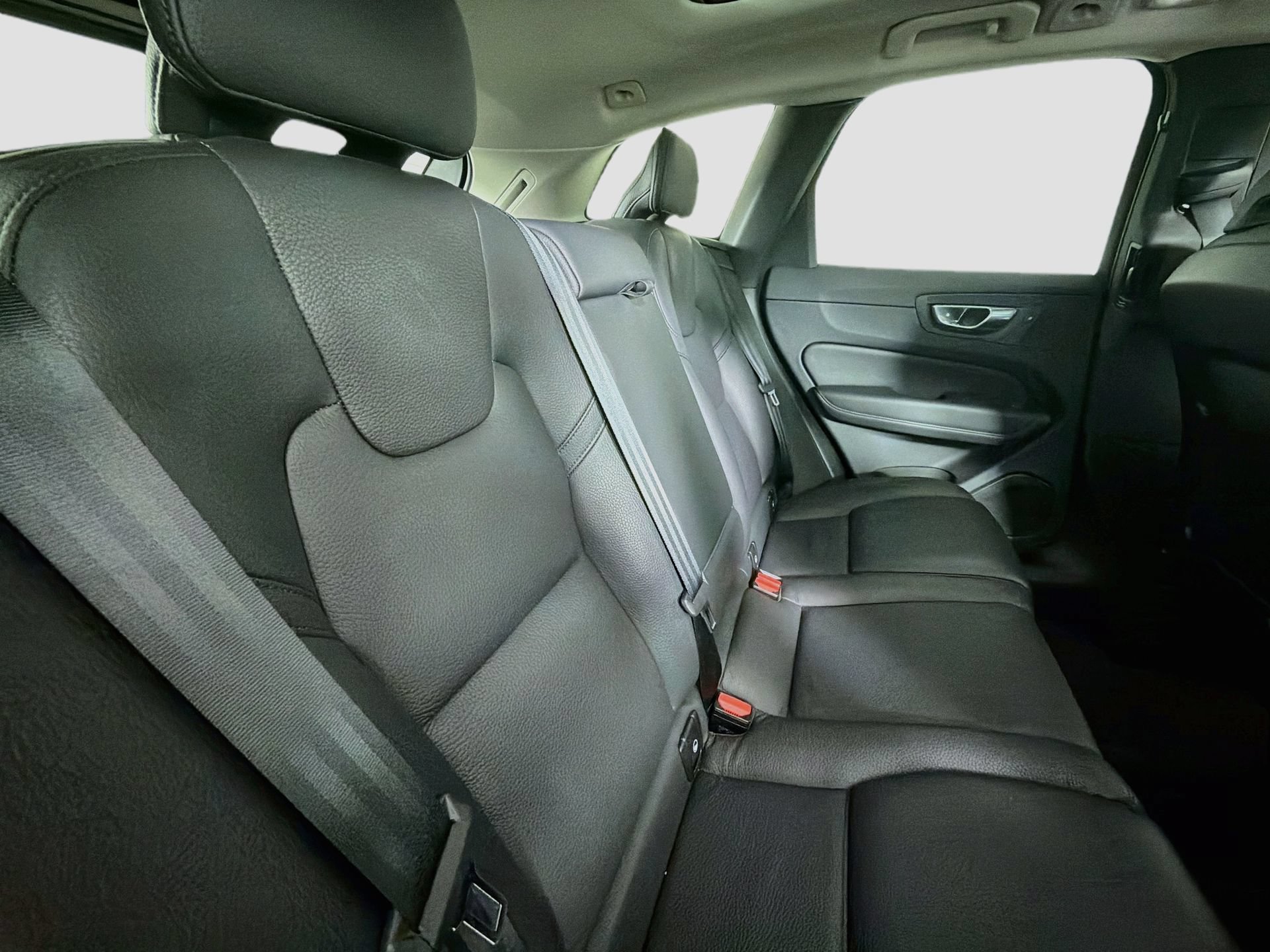 Certified 2023 Volvo XC60 B5 Plus w/ Protection Package Premier FWD image 27
