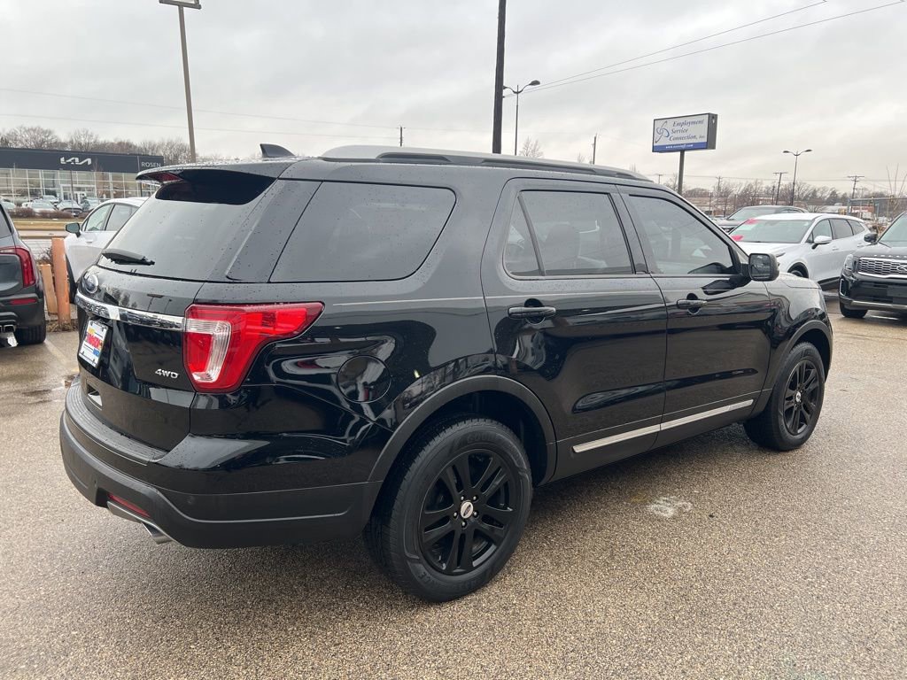 Used 2018 Ford Explorer XLT image 47