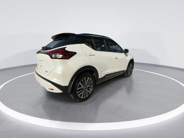 Used 2024 Nissan Kicks SR w/ SR Premium Package FWD image 8