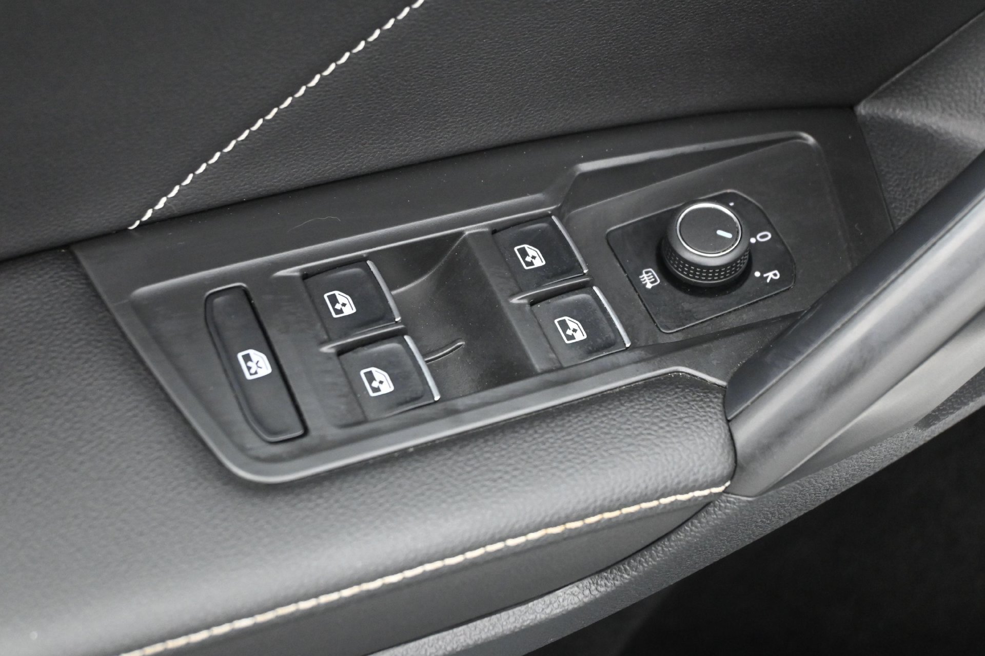 Used 2022 Volkswagen Tiguan SE FWD image 19