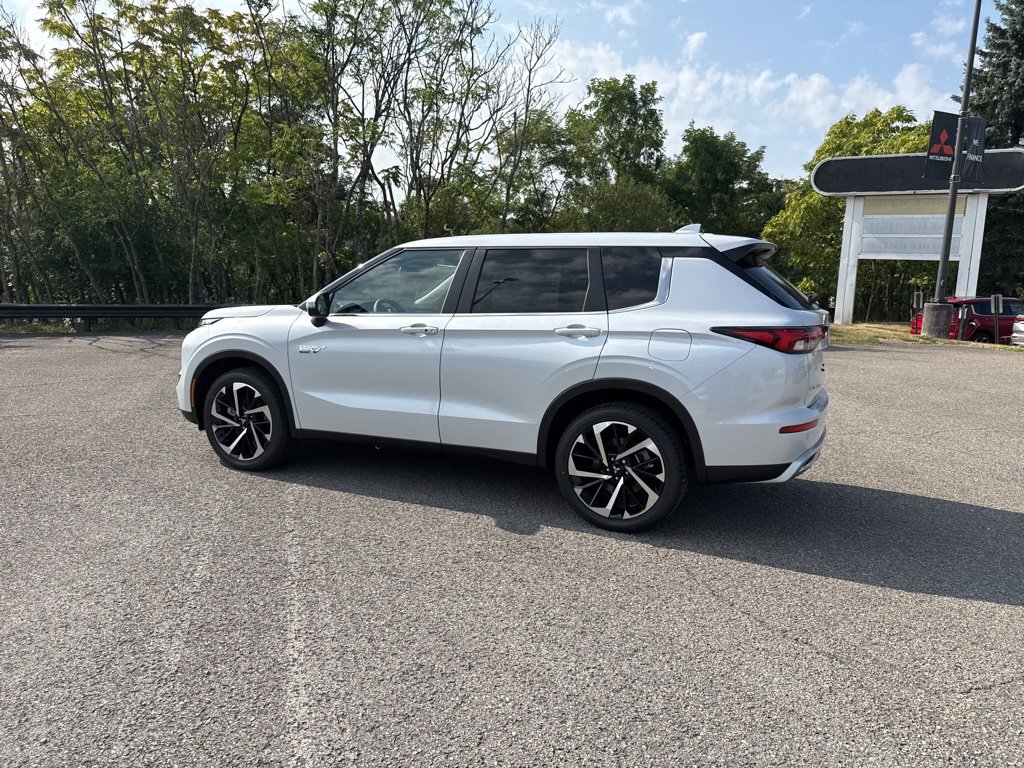 New 2025 Mitsubishi Outlander SE image 14